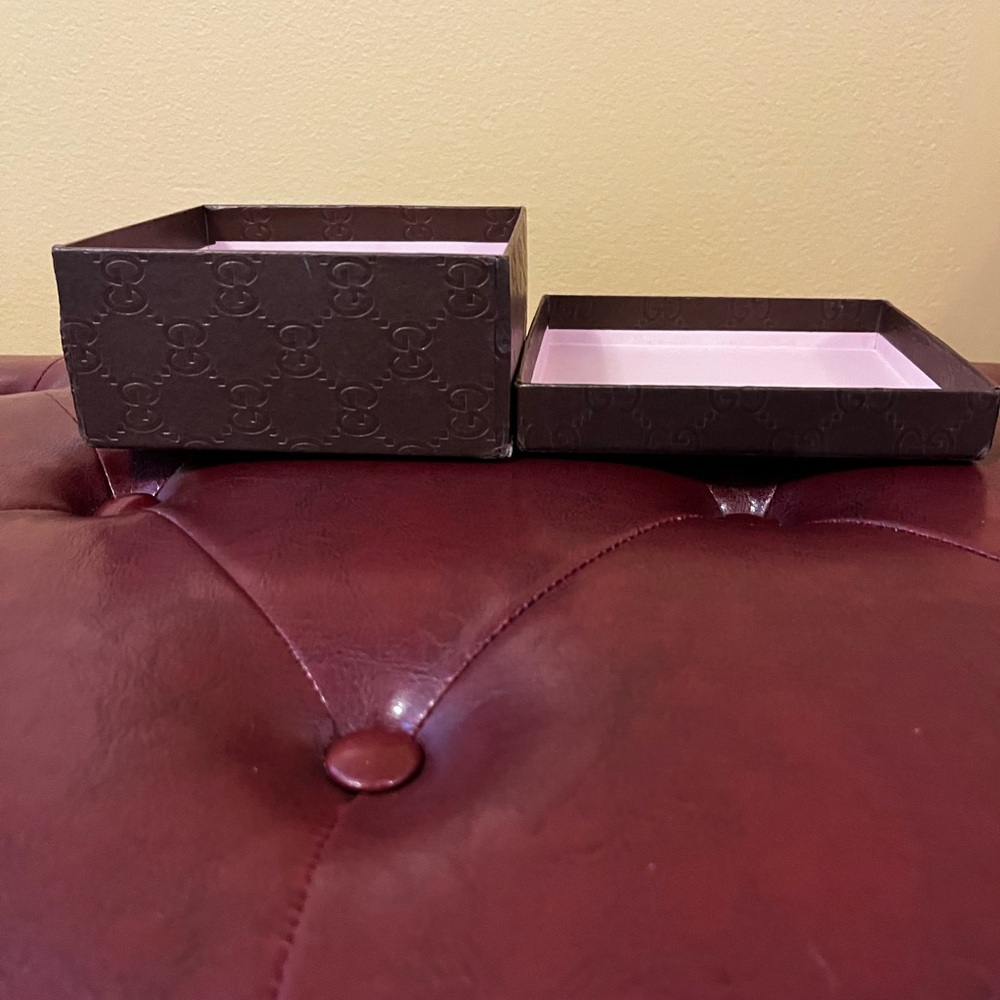 Gucci Embossed Brown Box with Gold Logo - Picture 4 of 14
